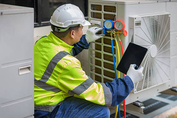 Professional Hvac technician working in Lone Star, TX